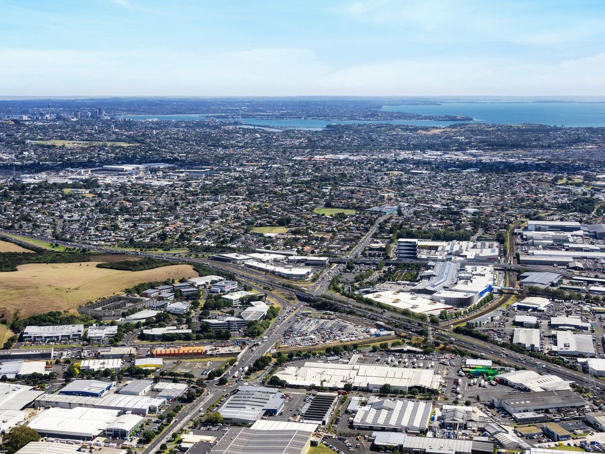 For LEASE- Flexible Commercial Workshop, 18 / 3 Pacific Rise, Mt Wellington, Auckland