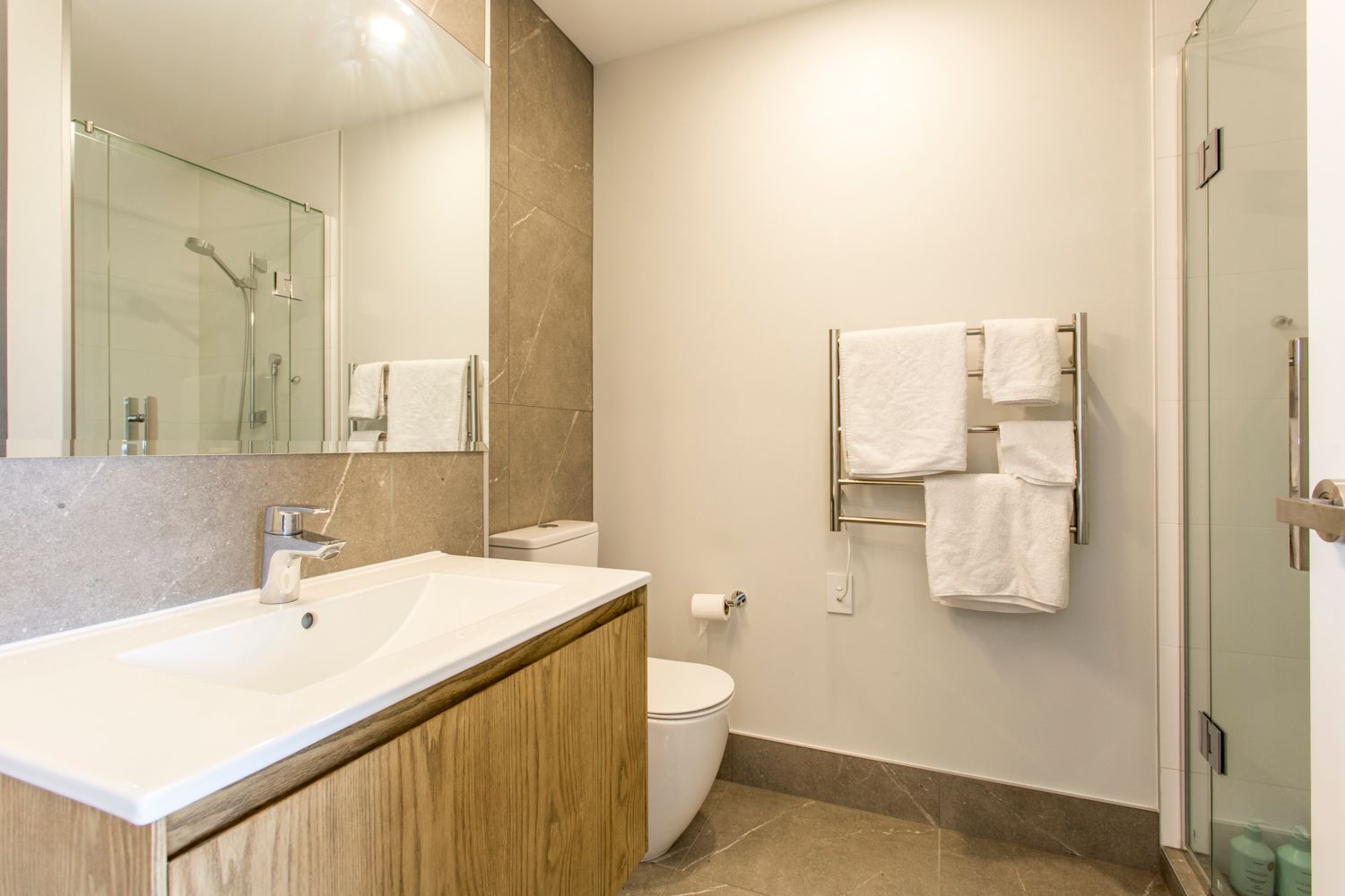 Auckland Grammar School zone, 2 beds 2 baths 1 car park apartment, walks to CRL Maungawhau train station, 206/1 Enfield Street Mount Eden, Auckland