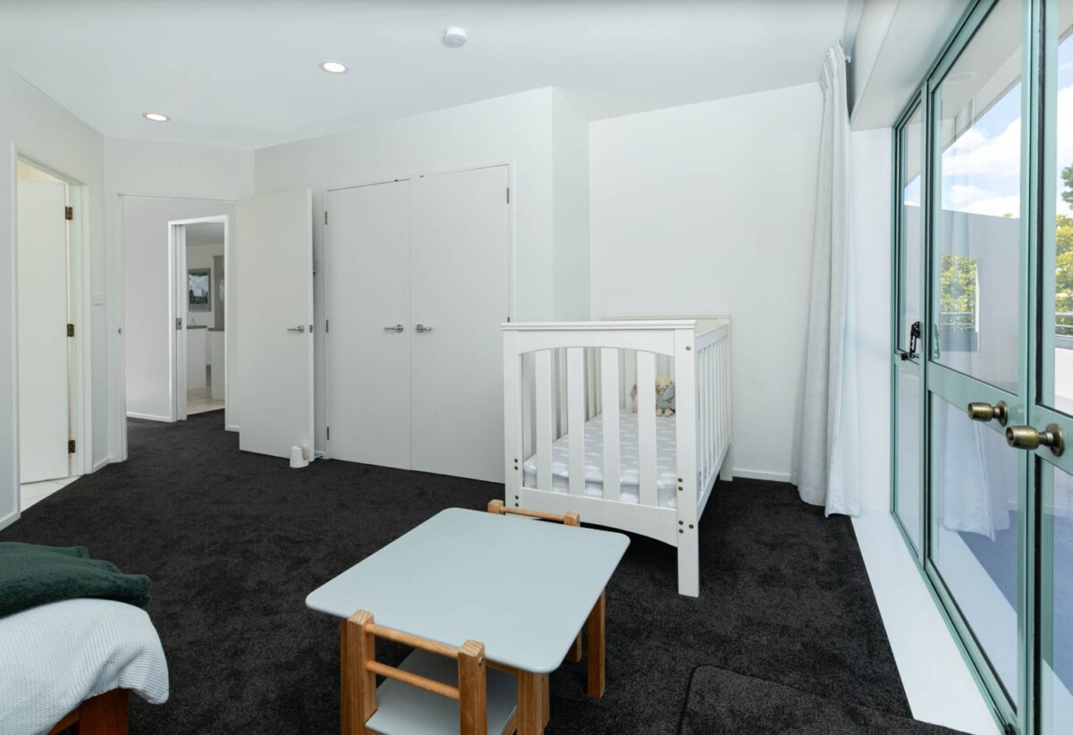 2D/221 Sunset Road, Sunnynook, Auckland