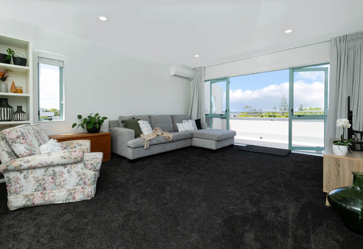 2D/221 Sunset Road, Sunnynook, Auckland
