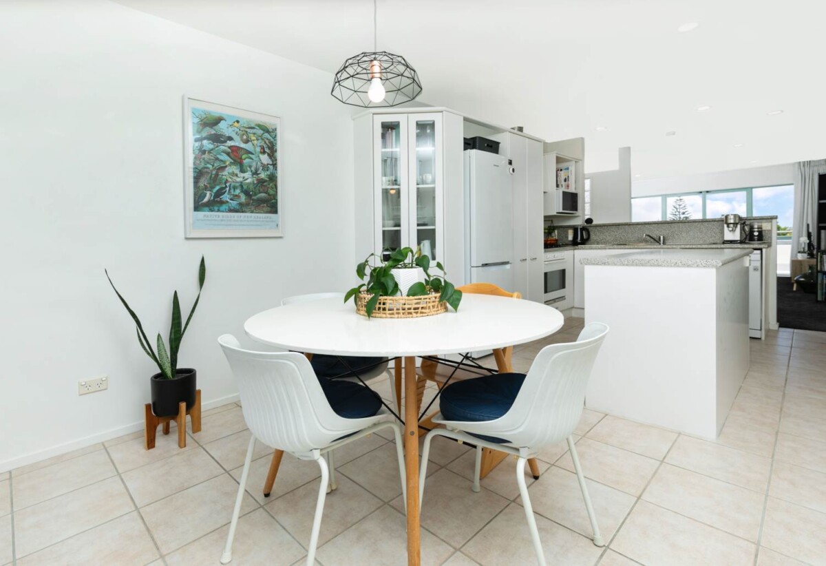 2D/221 Sunset Road, Sunnynook, Auckland