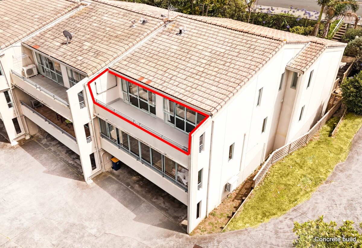 2D/221 Sunset Road, Sunnynook, Auckland
