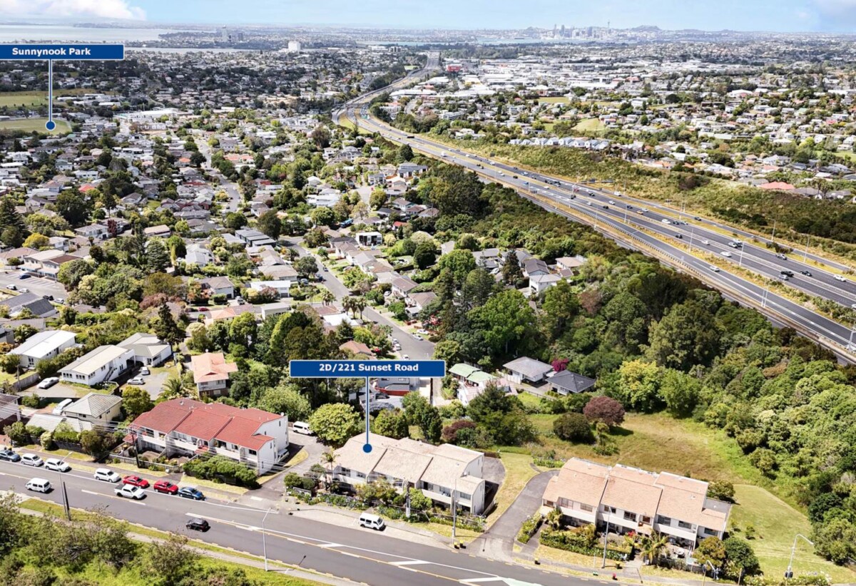 2D/221 Sunset Road, Sunnynook, Auckland