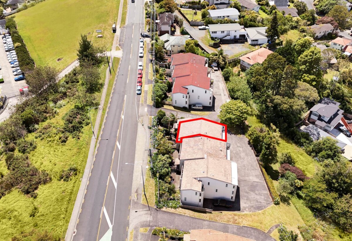 2D/221 Sunset Road, Sunnynook, Auckland