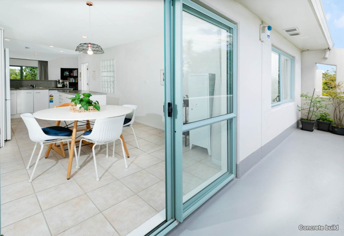 2D/221 Sunset Road, Sunnynook, Auckland