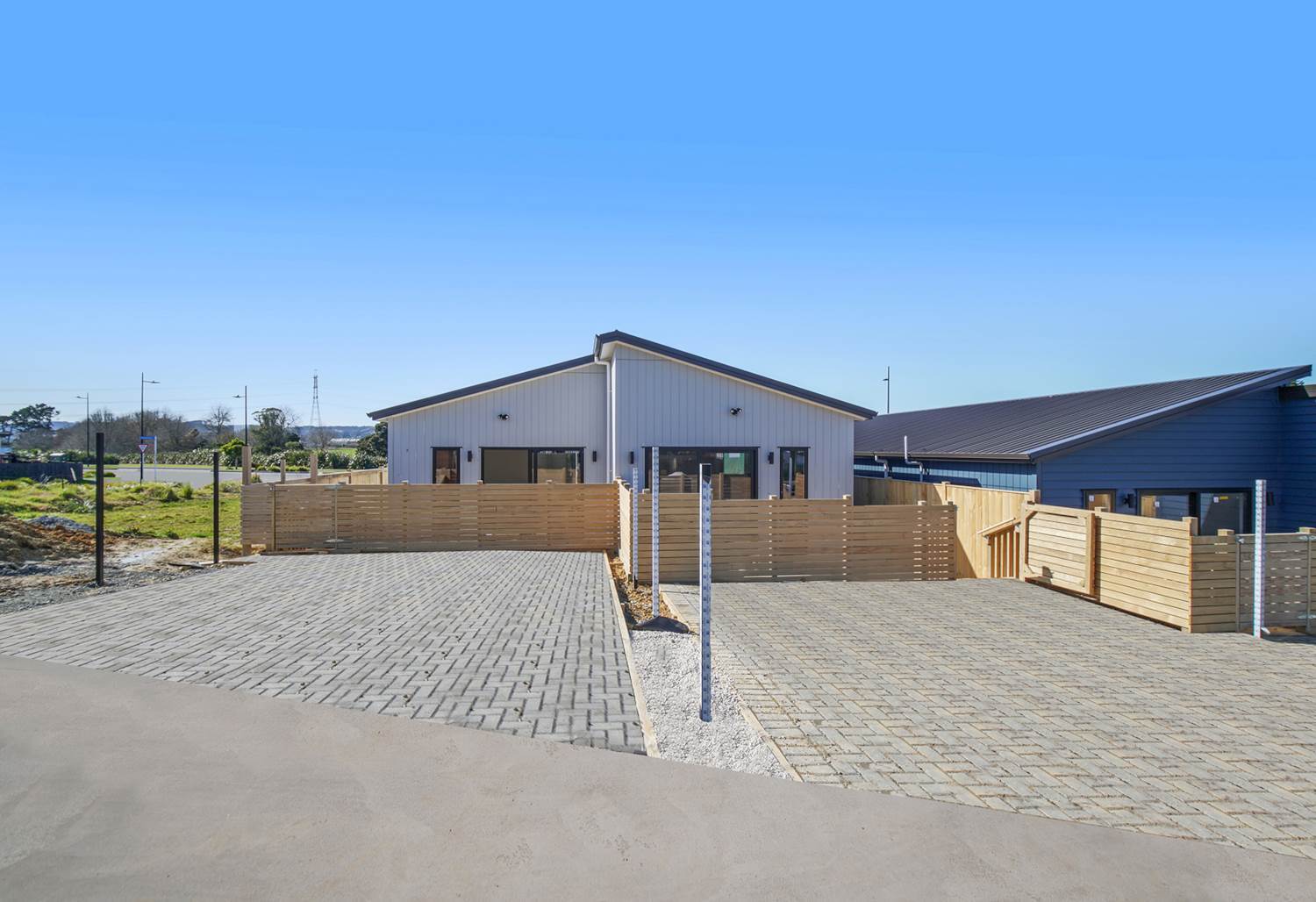 Urgent sale, 43 Tributary Parade, Karaka, Auckland