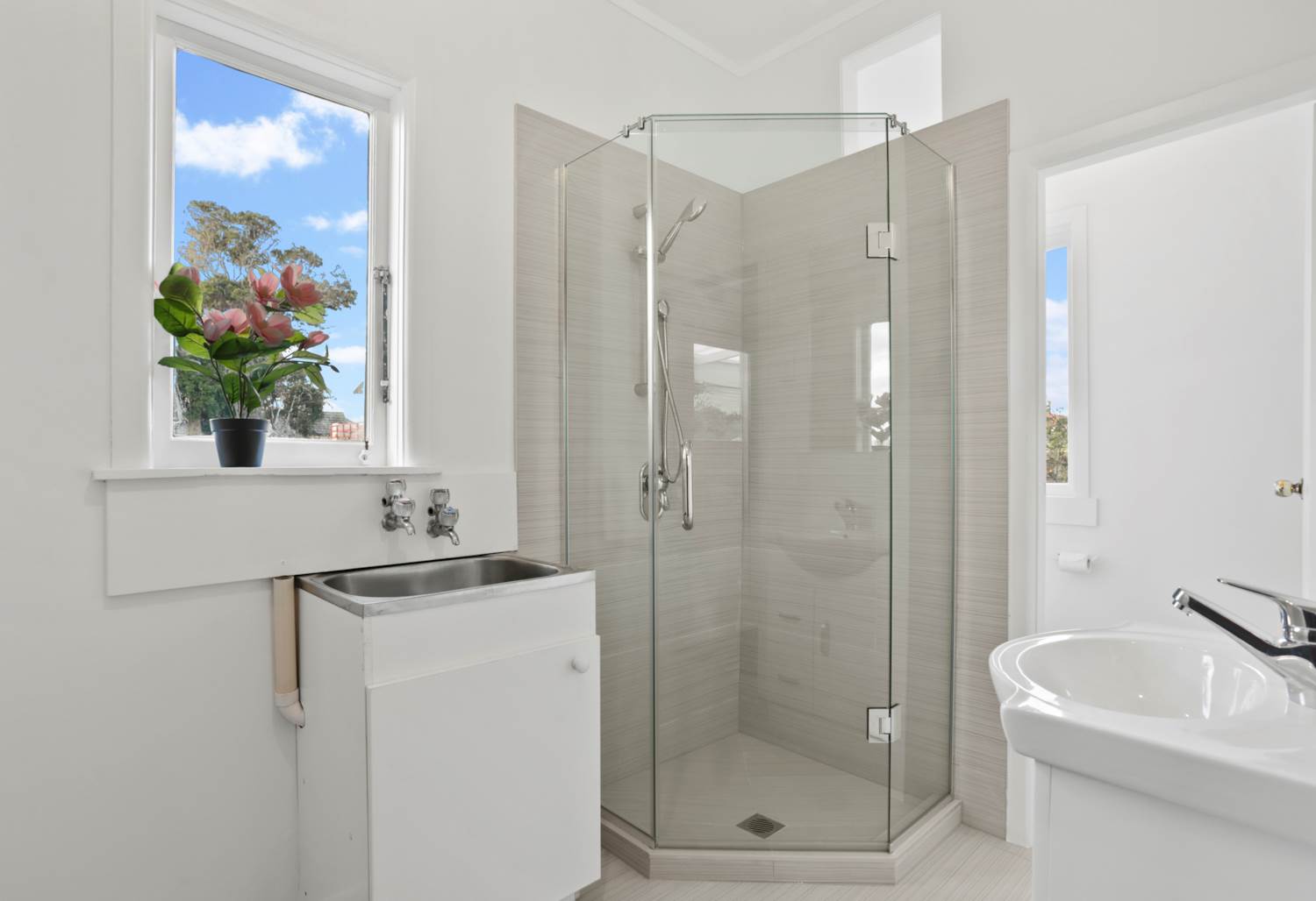 Renovated, 59A Morningside Drive, St Lukes, Auckland