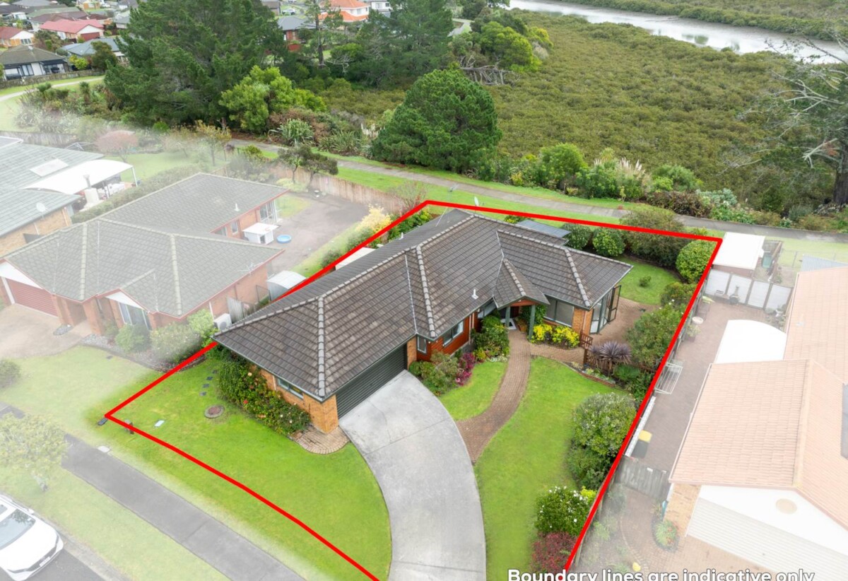 Renovated, 157 Burswood Drive, Burswood, Auckland