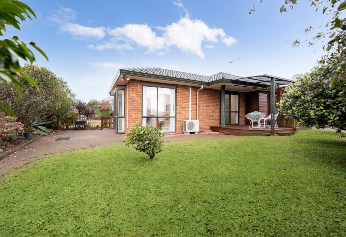 Renovated, 157 Burswood Drive, Burswood, Auckland