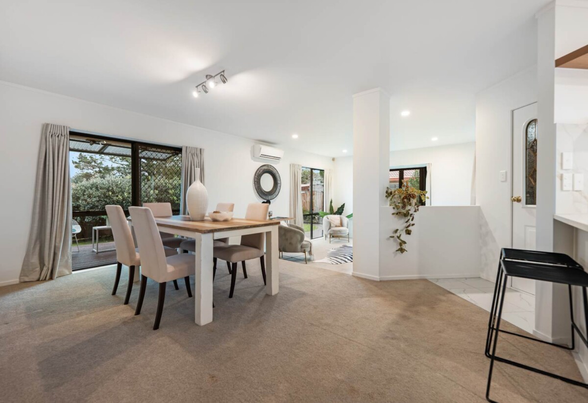Renovated, 157 Burswood Drive, Burswood, Auckland