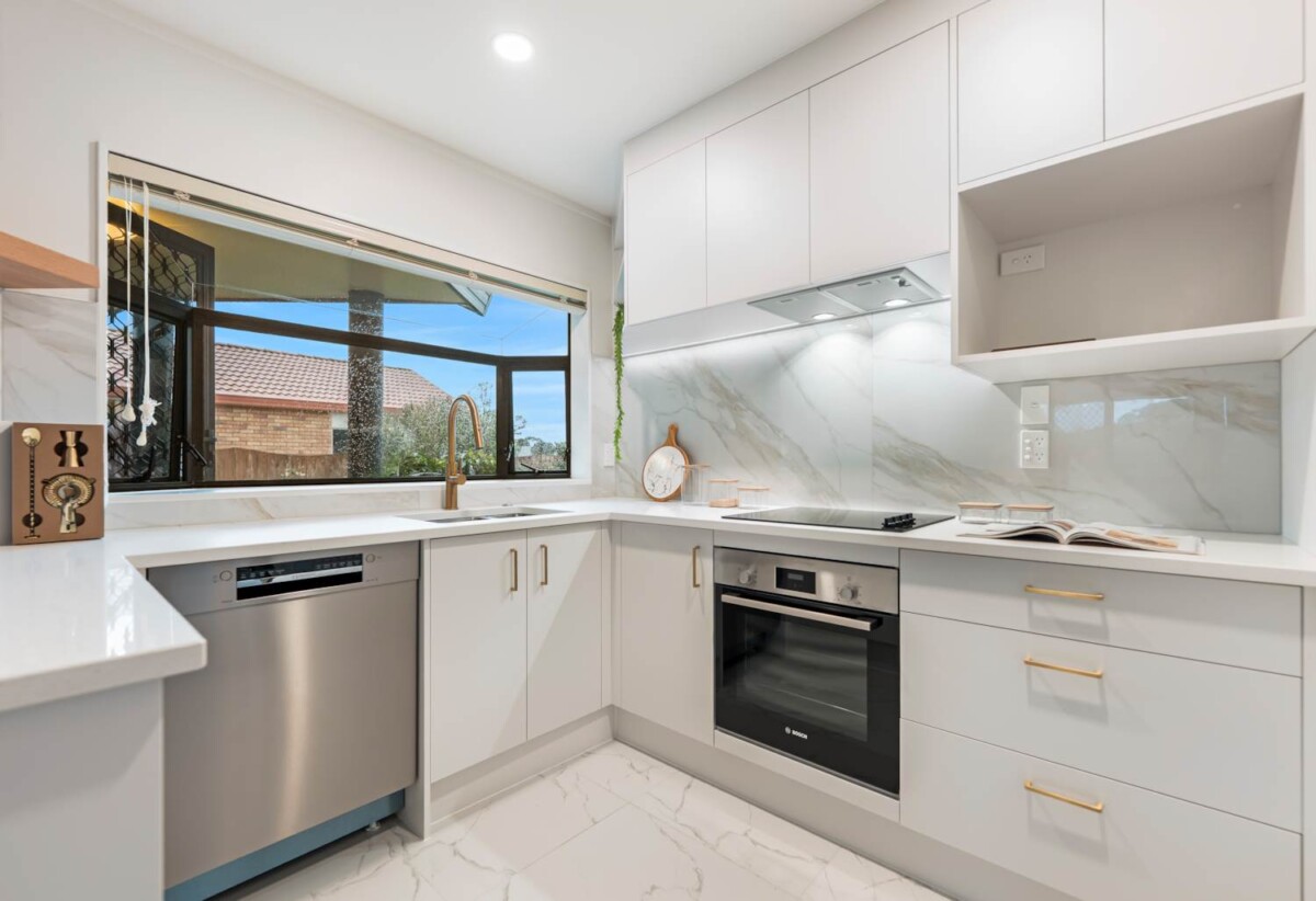Renovated, 157 Burswood Drive, Burswood, Auckland