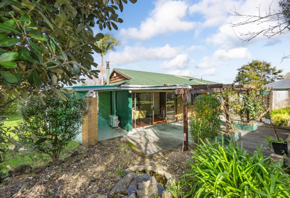 Urgent sale, 55 Walworth Avenue, Pakuranga Heights, Auckland