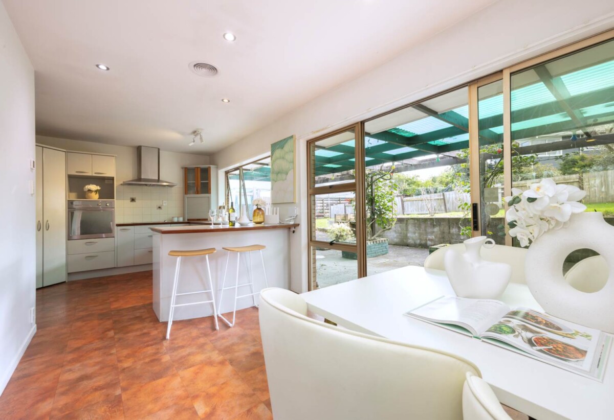 Urgent sale, 55 Walworth Avenue, Pakuranga Heights, Auckland