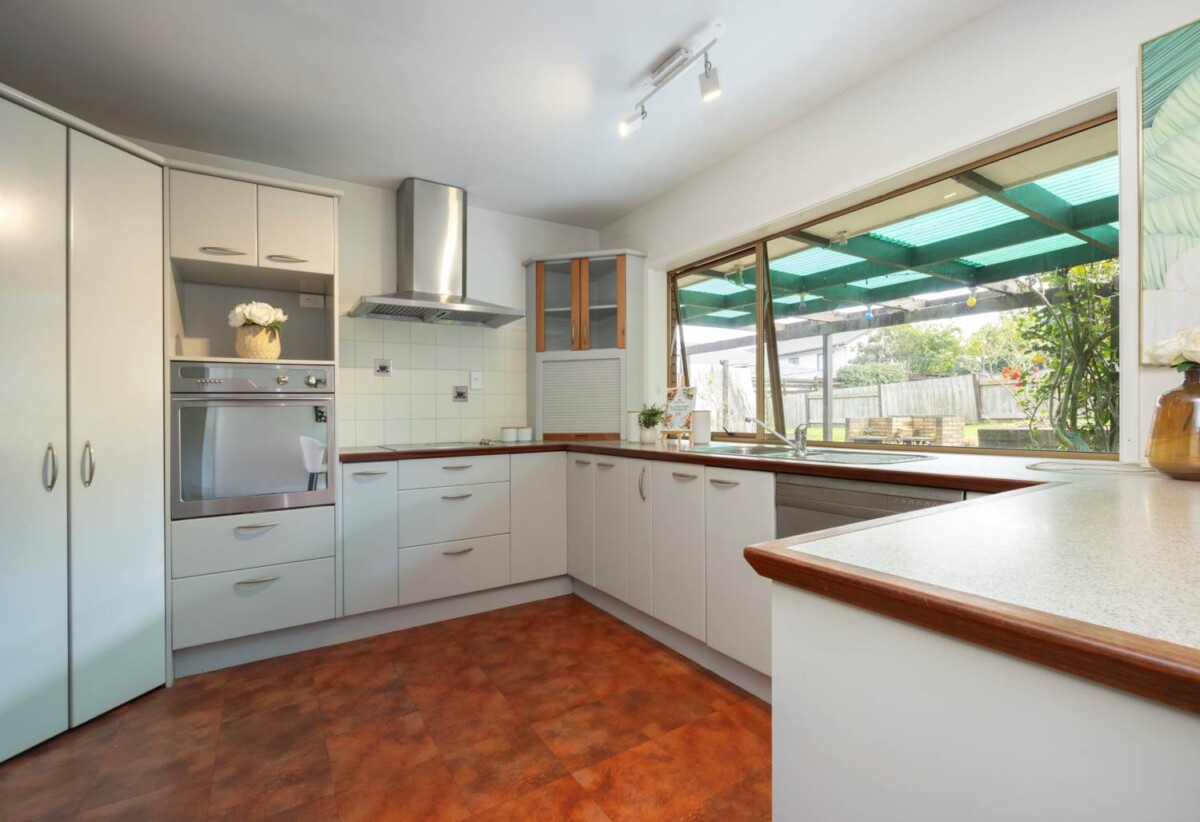 Urgent sale, 55 Walworth Avenue, Pakuranga Heights, Auckland