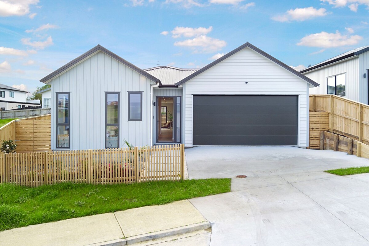 8 Whakairo Crescent, Gulf Harbour