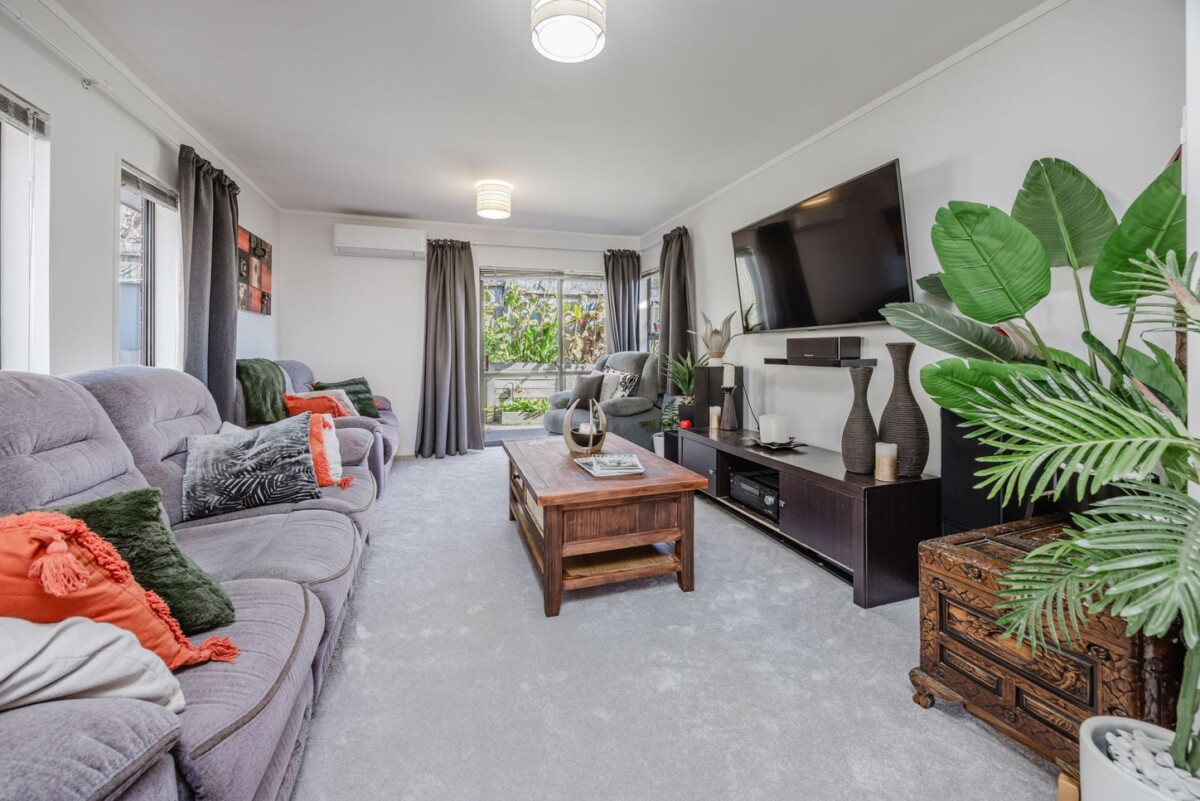 2/8 Lochend Place, Highland Park, Auckland