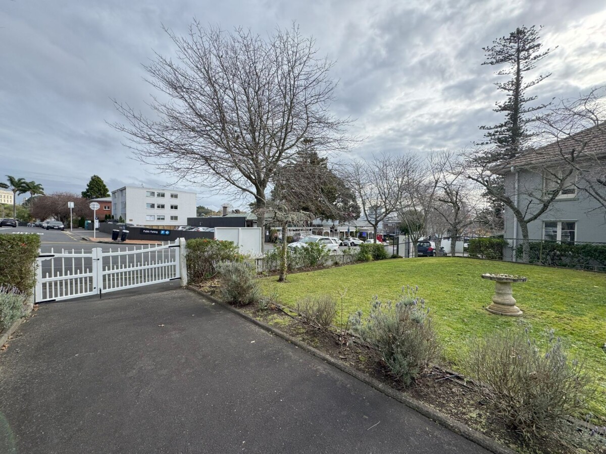 For rent, 5 bedrooms 2 bathrooms house, 350 Parnell Road, Parnell, Auckland