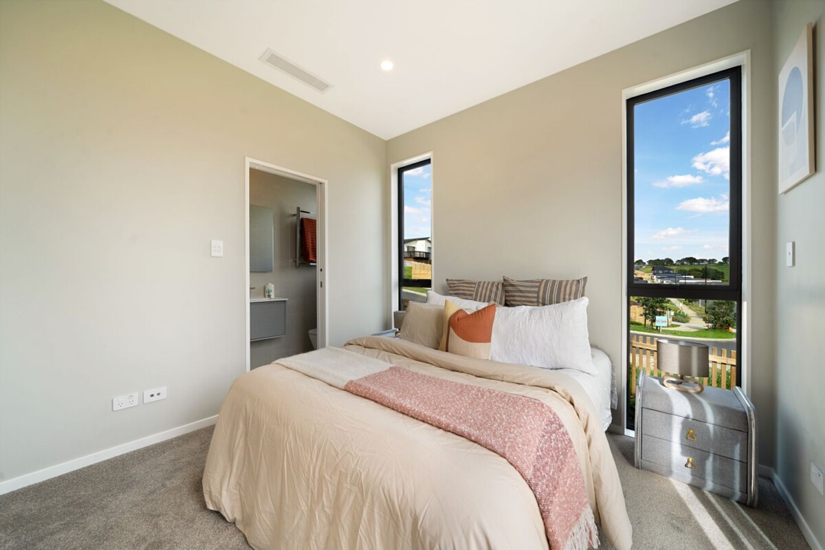 8 Whakairo Crescent, Gulf Harbour