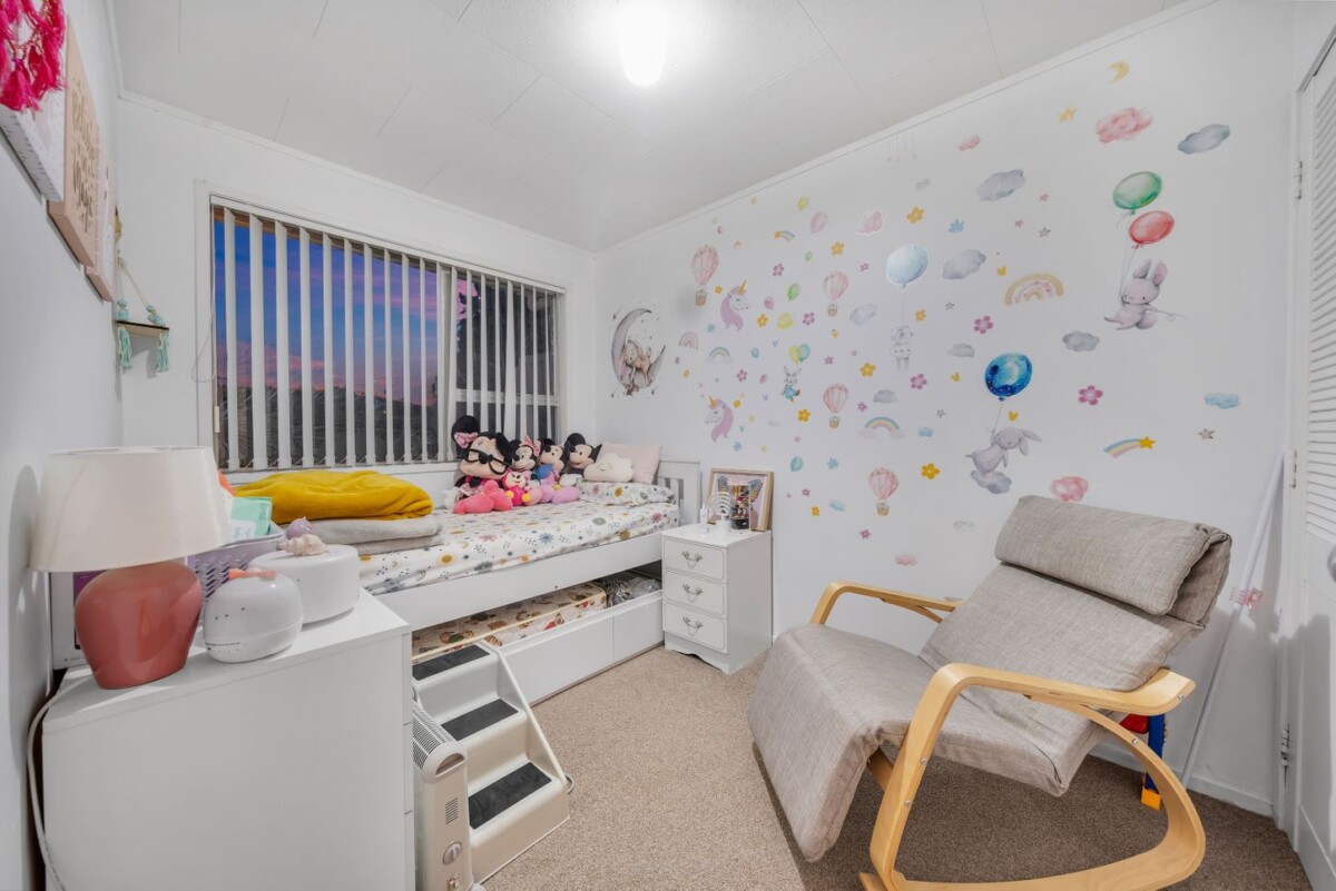 Must sell, 8A Iota Place, Clover Park, , Auckland
