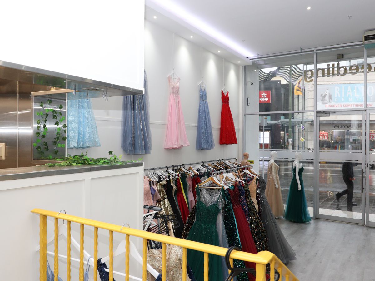 For lease, 152 m2 Retail and taverns, Includes commercial kitchen and extraction, 1 / 178 Broadway, Newmarket, Auckland