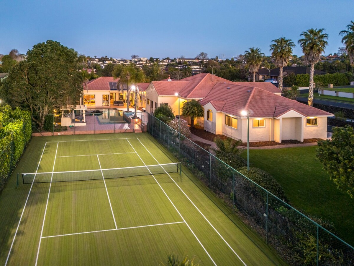 9 Burgundy Park Avenue, Henderson Heights, Auckland