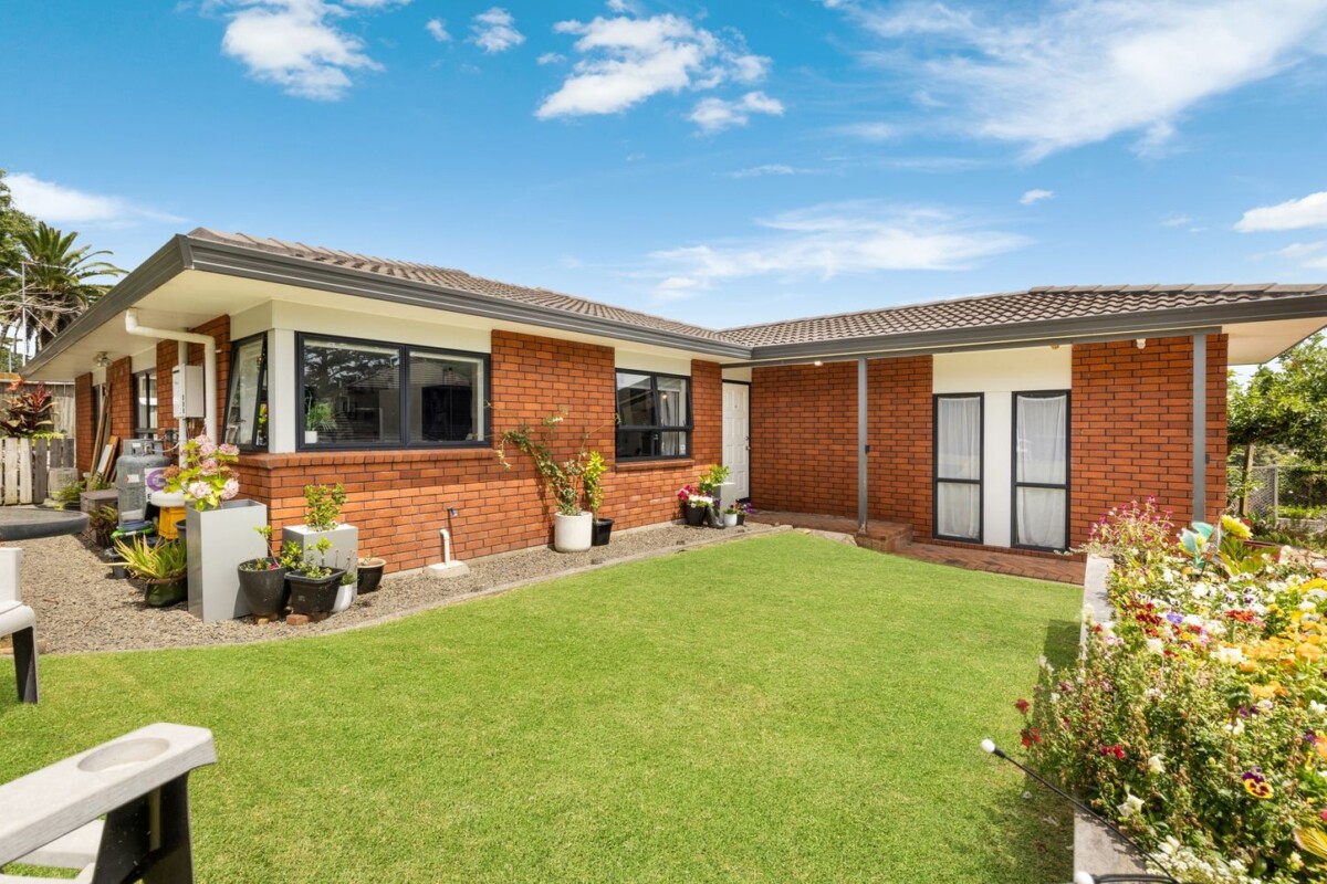 2/8 Lochend Place, Highland Park, Auckland