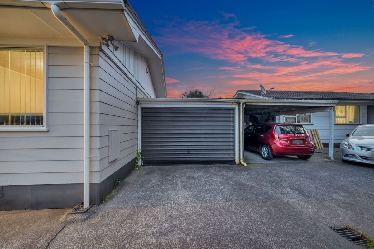 Must sell, 8A Iota Place, Clover Park, , Auckland