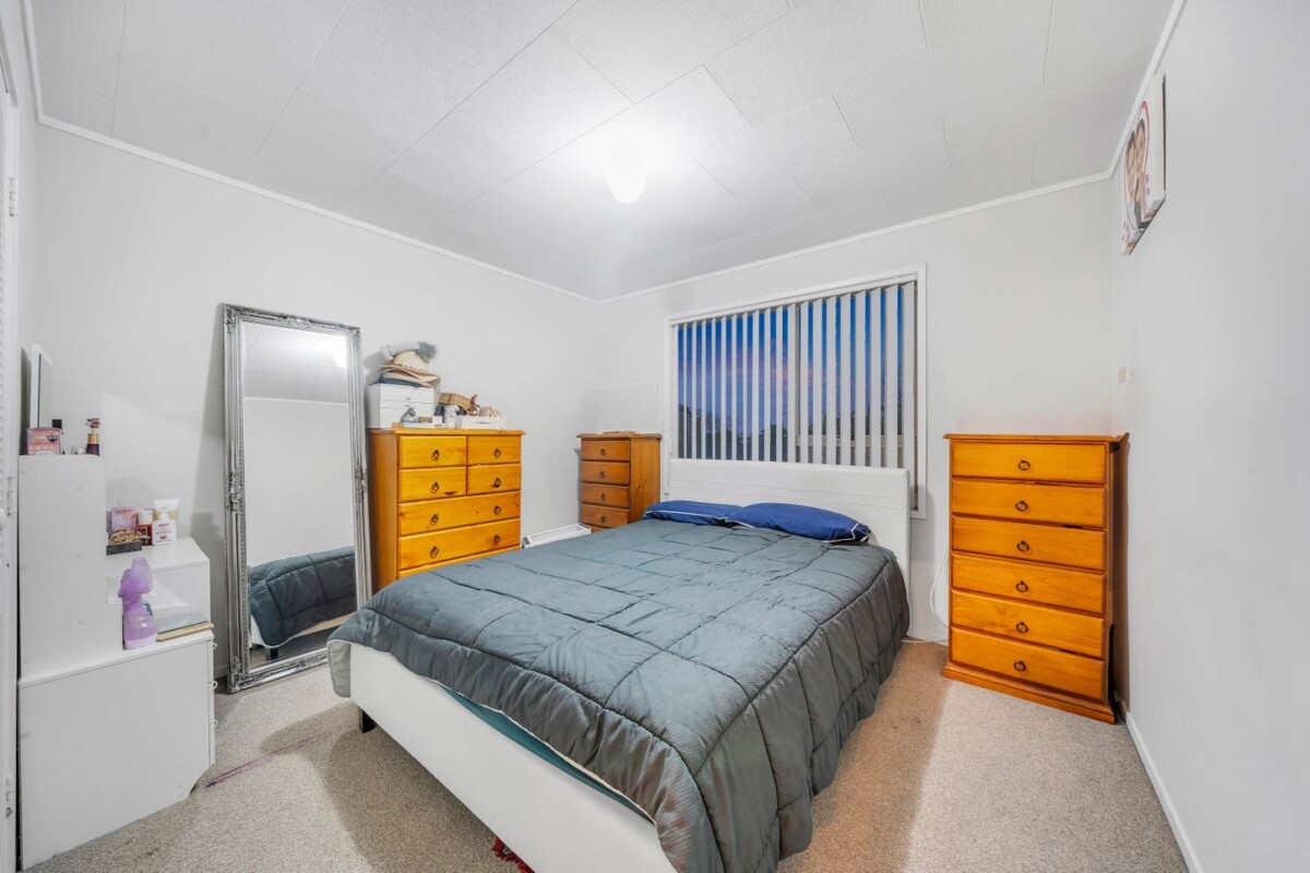 Must sell, 8A Iota Place, Clover Park, , Auckland