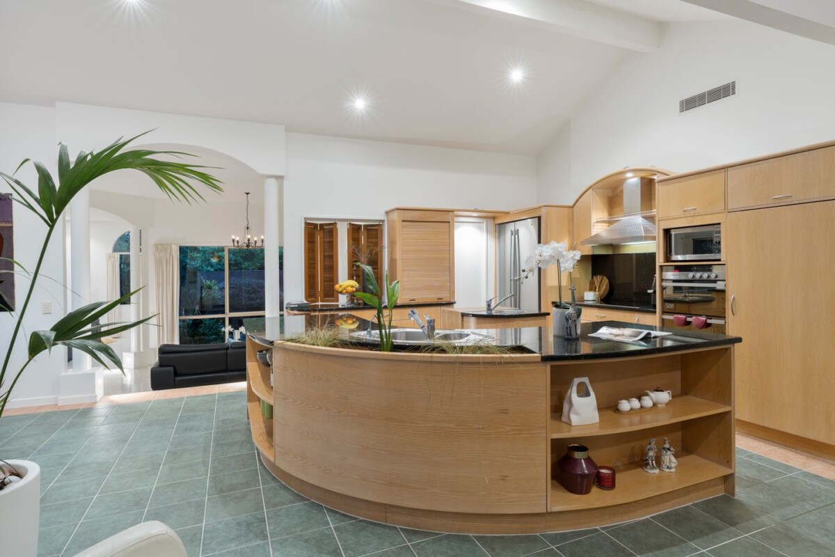 9 Burgundy Park Avenue, Henderson Heights, Auckland