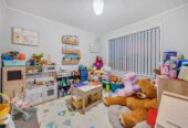 Must sell, 8A Iota Place, Clover Park, , Auckland
