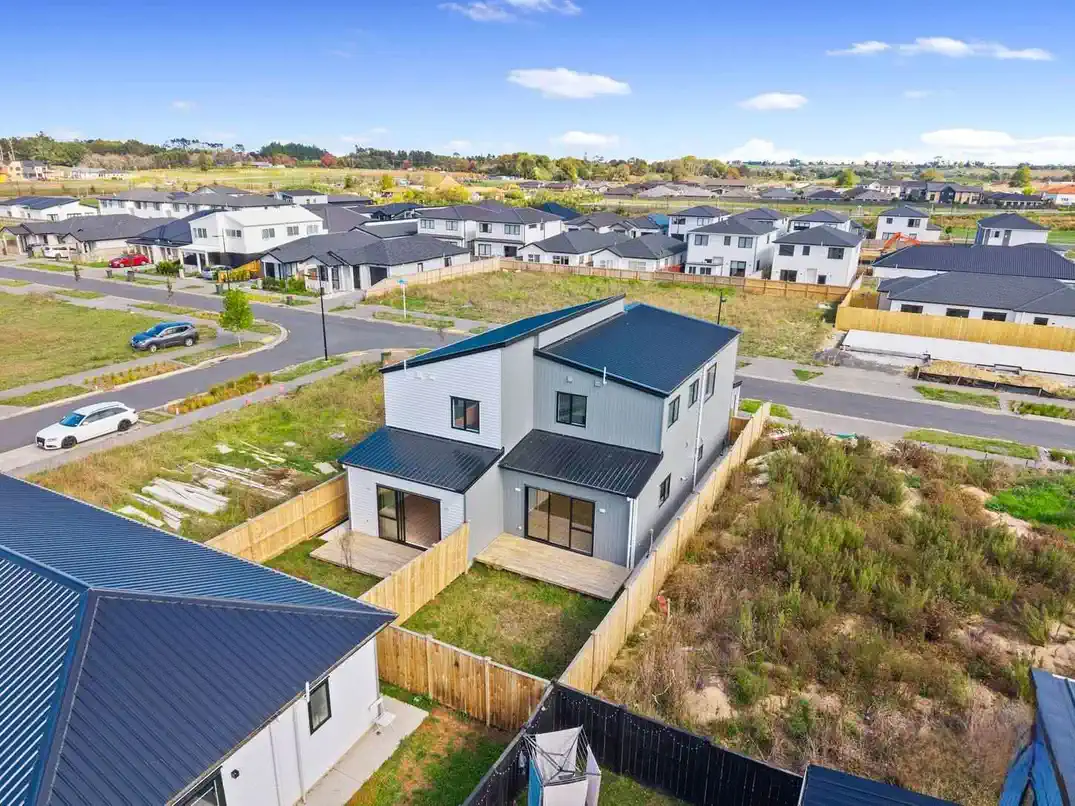 Brandnew 3 beds + study 2.5 baths home with car park, 0.7 km to Ngakoroa School, 2.5 km to Rosehill College, 39B Hari Road, Karaka, Auckland