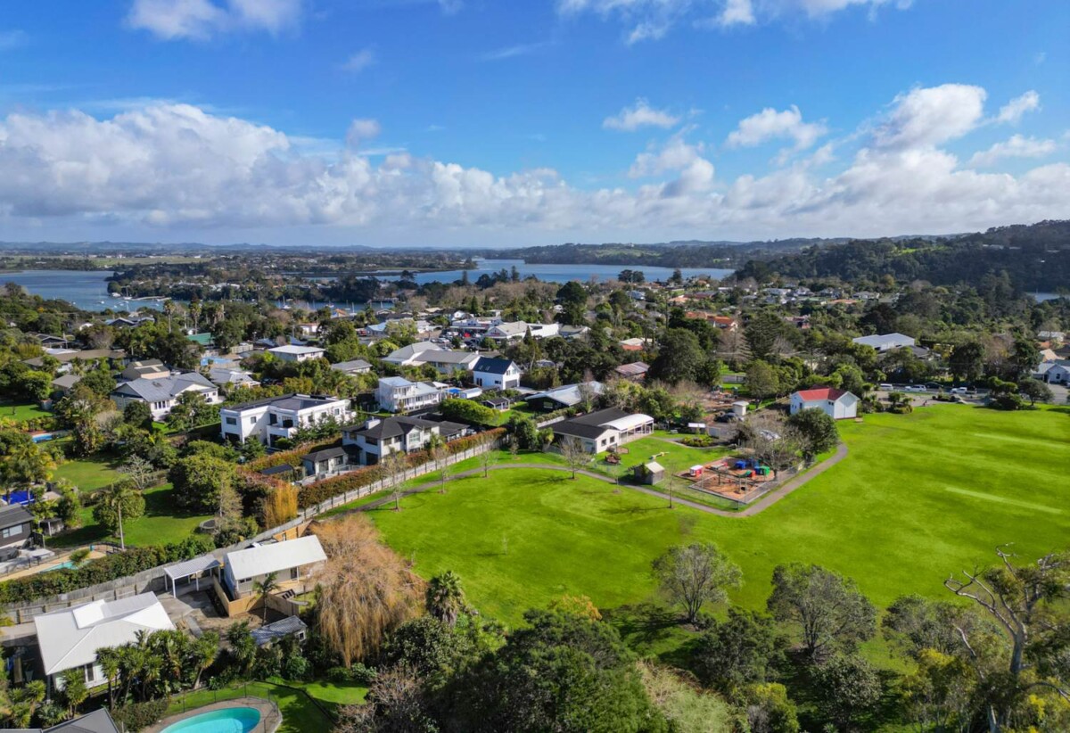 Next to Park, Renovated, 10D Shiloh Way, Greenhithe, Auckland