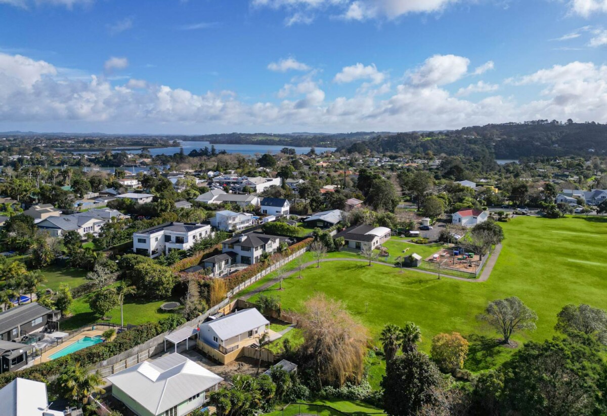 Next to Park, Renovated, 10D Shiloh Way, Greenhithe, Auckland