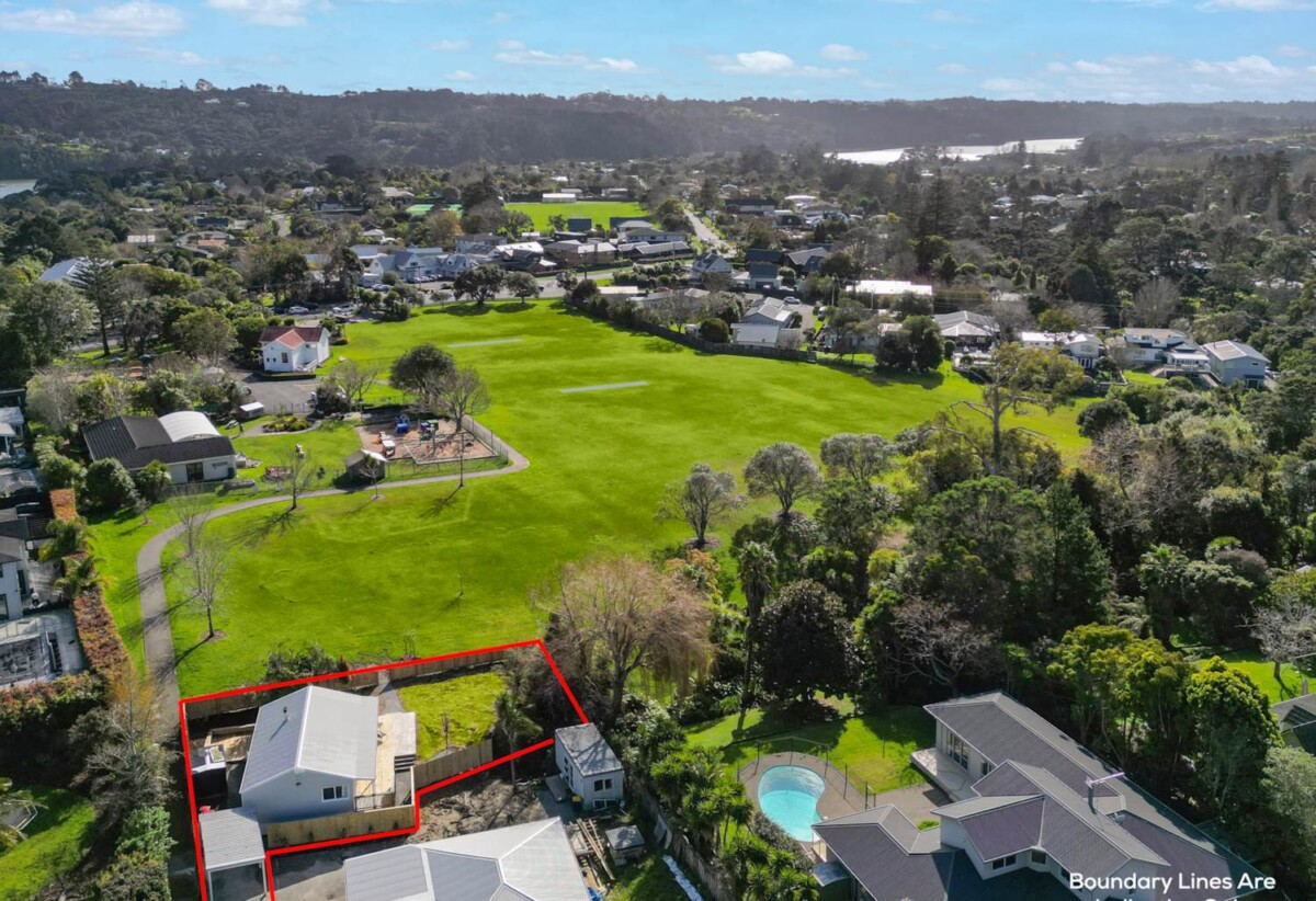Next to Park, Renovated, 10D Shiloh Way, Greenhithe, Auckland