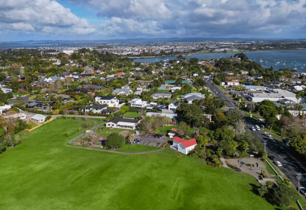 Next to Park, Renovated, 10D Shiloh Way, Greenhithe, Auckland