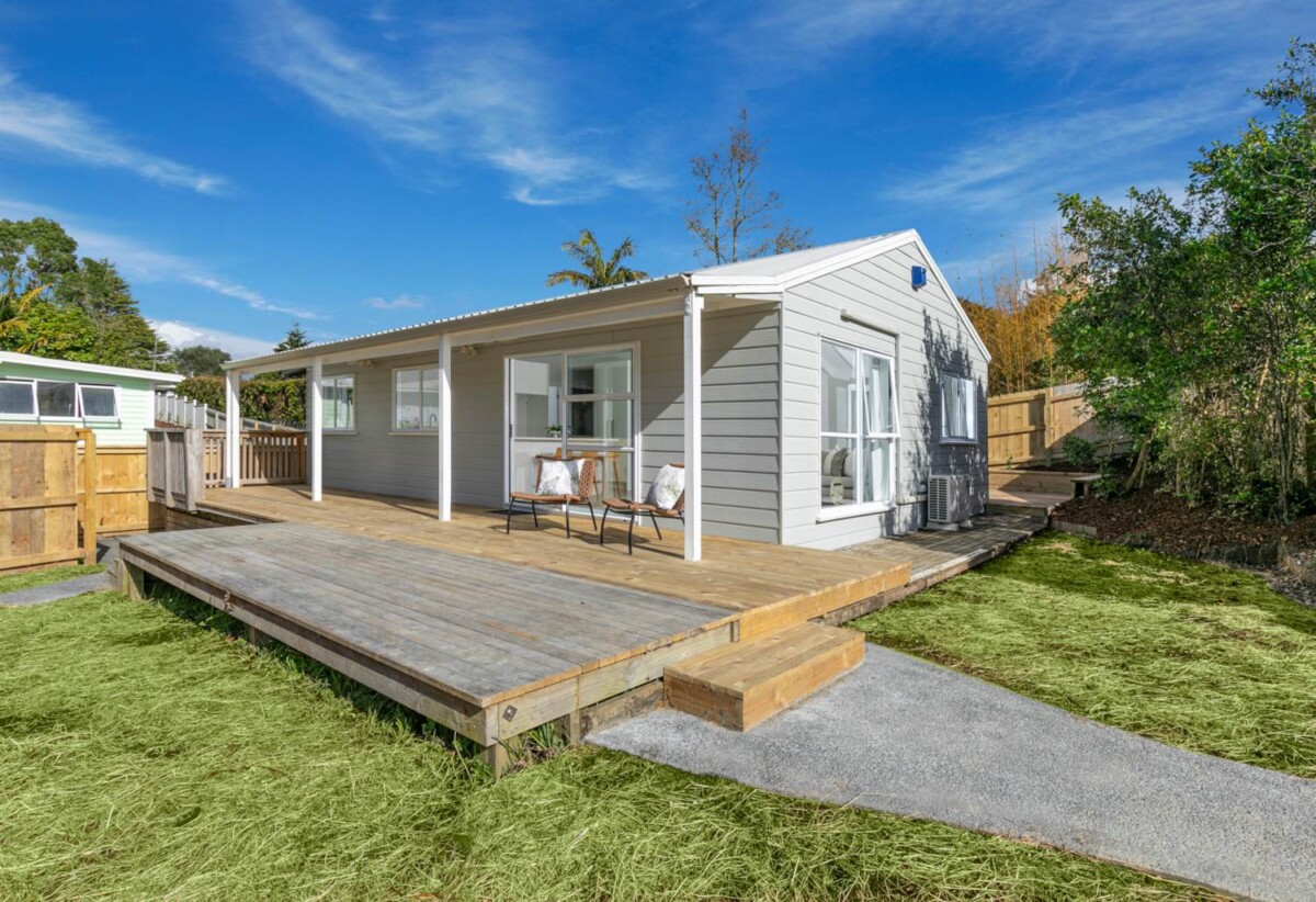 Next to Park, Renovated, 10D Shiloh Way, Greenhithe, Auckland