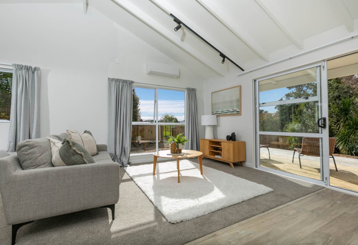 Next to Park, Renovated, 10D Shiloh Way, Greenhithe, Auckland
