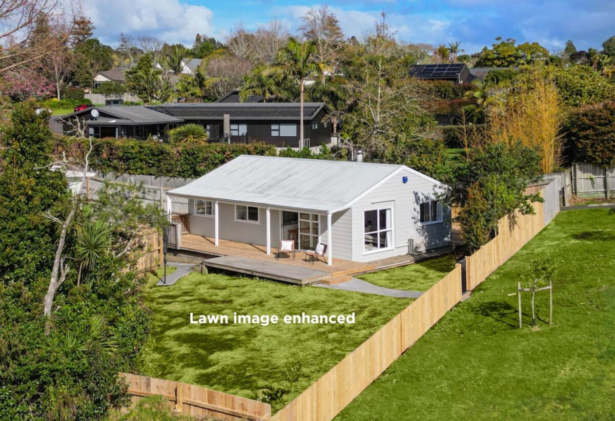 Next to Park, Renovated, 10D Shiloh Way, Greenhithe, Auckland