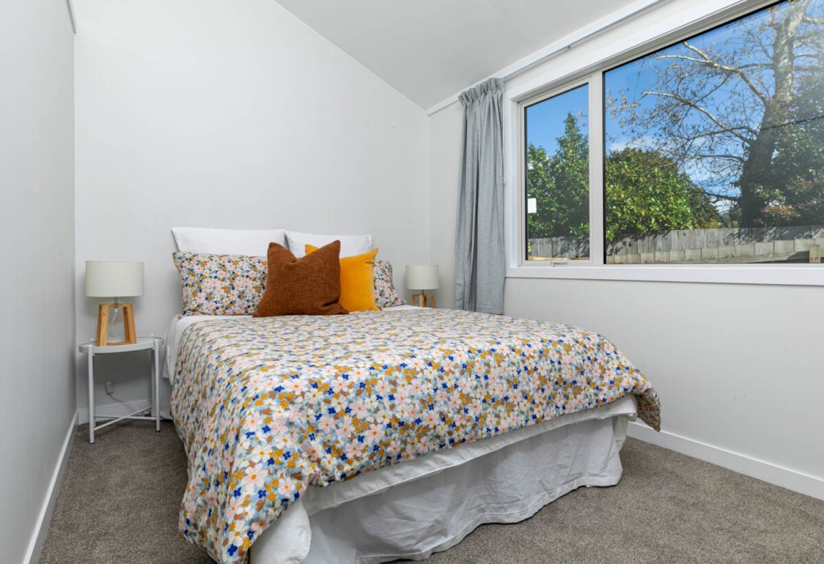 Next to Park, Renovated, 10D Shiloh Way, Greenhithe, Auckland