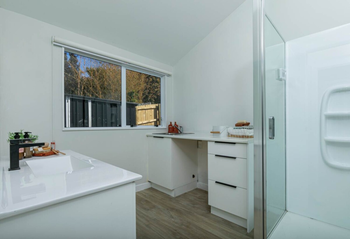 Next to Park, Renovated, 10D Shiloh Way, Greenhithe, Auckland