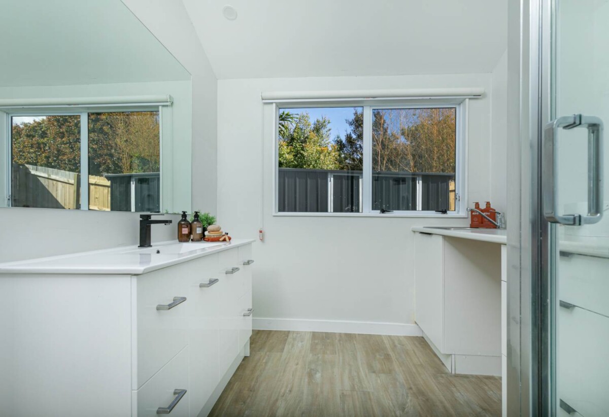 Next to Park, Renovated, 10D Shiloh Way, Greenhithe, Auckland