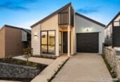 Urgent Sale, Must sell, All agents and conjunctionals welcome, 16 Kotiu Place, Massey, Auckland