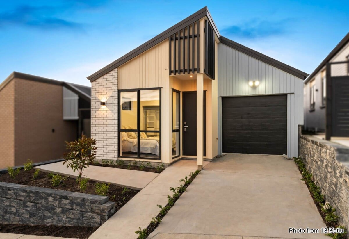 Urgent Sale, Must sell, All agents and conjunctionals welcome, 16 Kotiu Place, Massey, Auckland