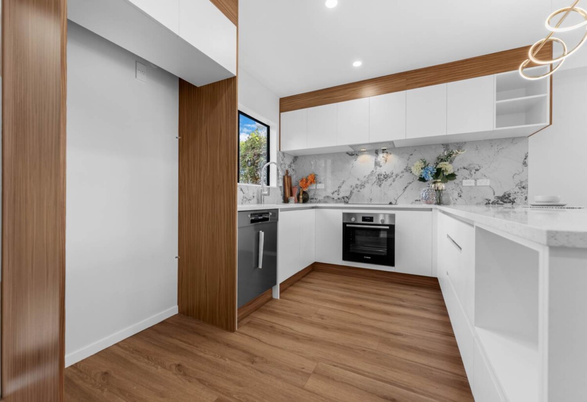 Freehold Affordable 3 bed 2.5 baths home with 10 Years MB, 1/1 Benita Place, Sunnyvale, Auckland