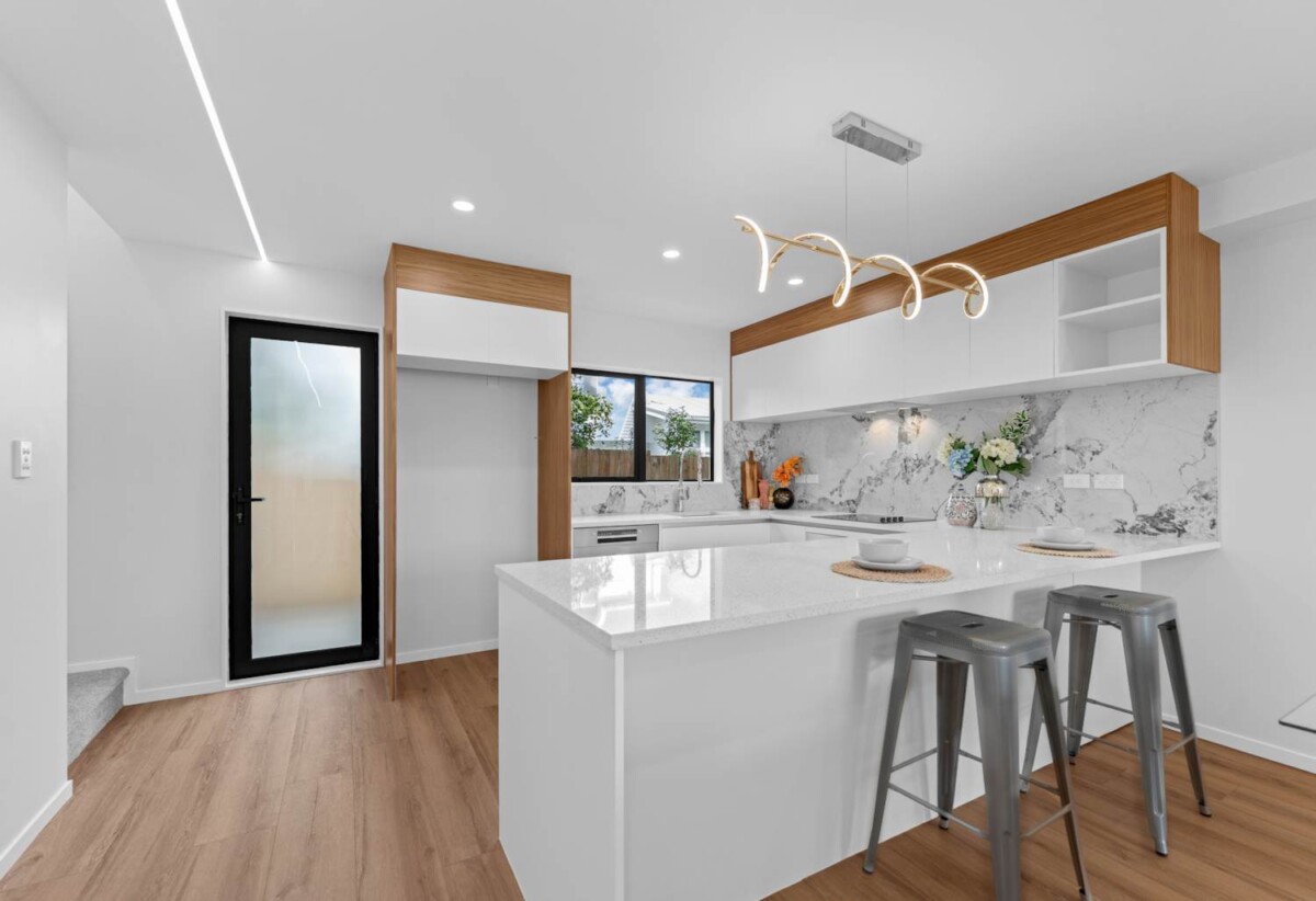 Freehold Affordable 3 bed 2.5 baths home with 10 Years MB, 1/1 Benita Place, Sunnyvale, Auckland
