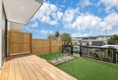 Freehold Affordable 3 bed 2.5 baths home with 10 Years MB, 1/1 Benita Place, Sunnyvale, Auckland