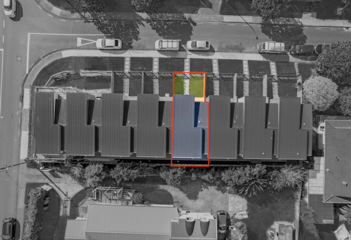 Freehold Affordable 3 bed 2.5 baths home with 10 Years MB, 1/1 Benita Place, Sunnyvale, Auckland