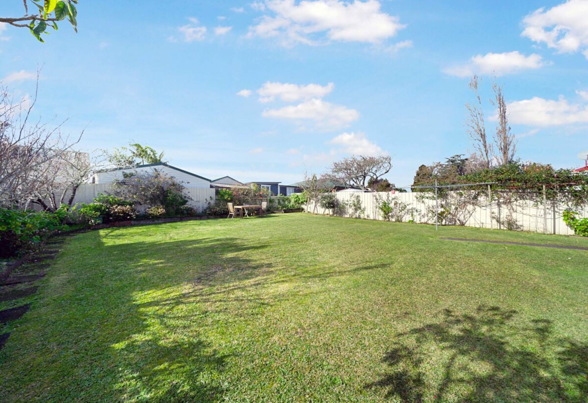 With RC, BC, EPA for a additional 4 bedrooms new house, 4 Falkirk Street, Blockhouse Bay, Auckland