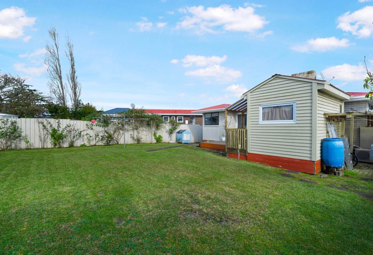 With RC, BC, EPA for a additional 4 bedrooms new house, 4 Falkirk Street, Blockhouse Bay, Auckland