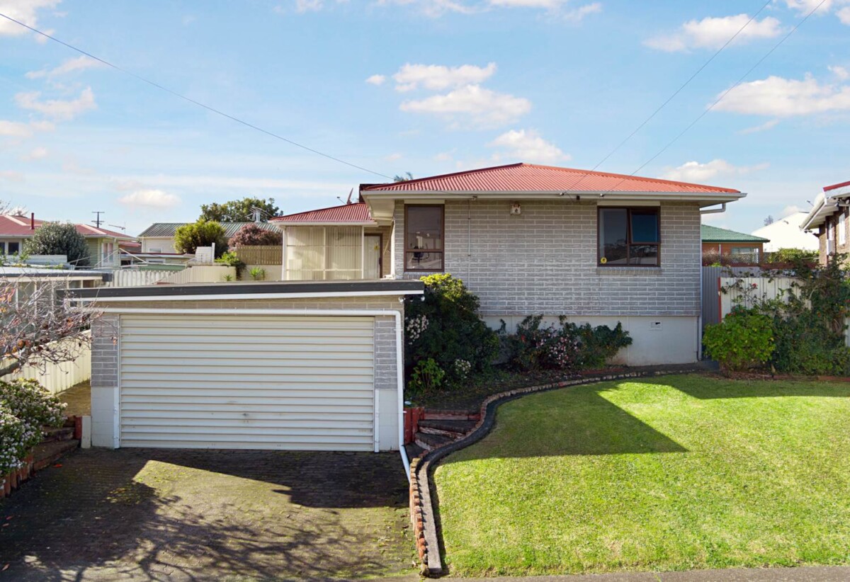 With RC, BC, EPA for a additional 4 bedrooms new house, 4 Falkirk Street, Blockhouse Bay, Auckland